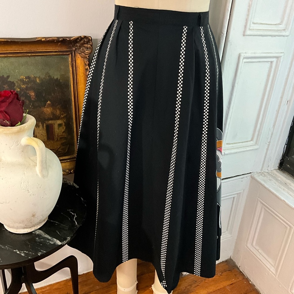 50s Black and white polka dot circle skirt with a large salmon graphic flowers - Picture 7 of 10